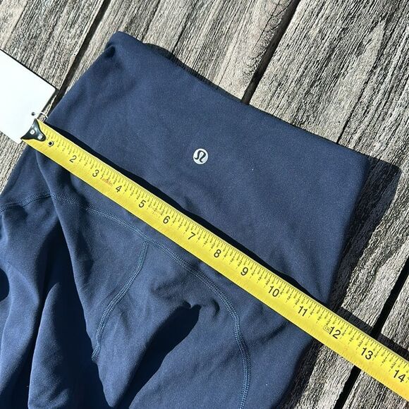 Lululemon Groove Super-High-Rise Crop 23" True Navy size 2 NWT 💙 blue - Picture 4 of 5